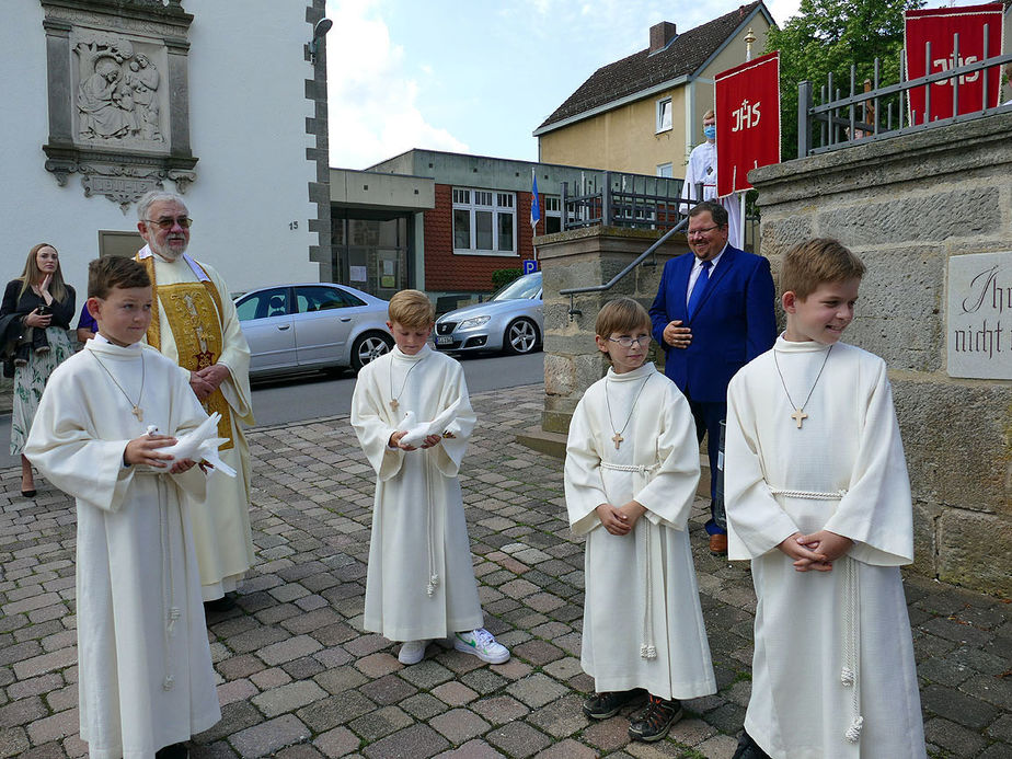 Feier der 1. Heiligen Kommunion in Sankt Crescentius (Foto: Karl-Franz Thiede)